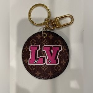💕 LOUIS VUITTON  Monogram Stories Bag Charm Key